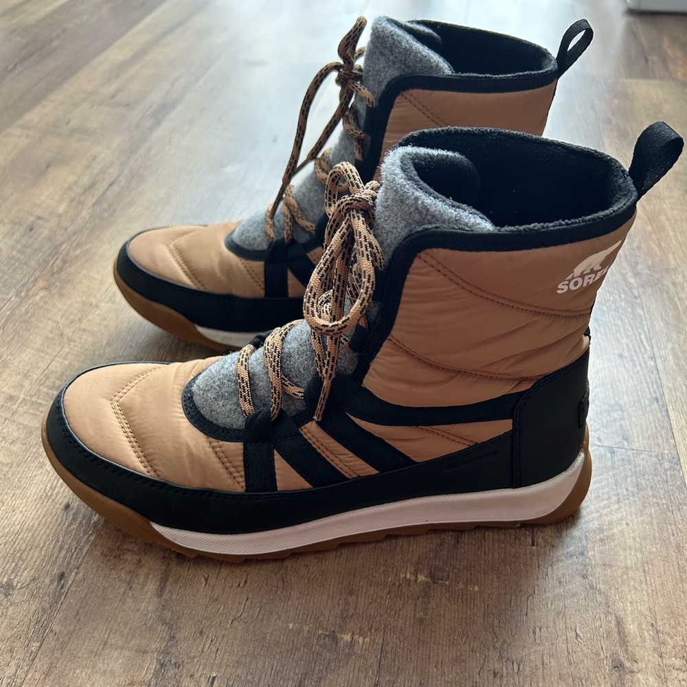 Sorel Whitney Winter Boot in Tan, Black & Gray Quilted Lace-Up Boots Size 9